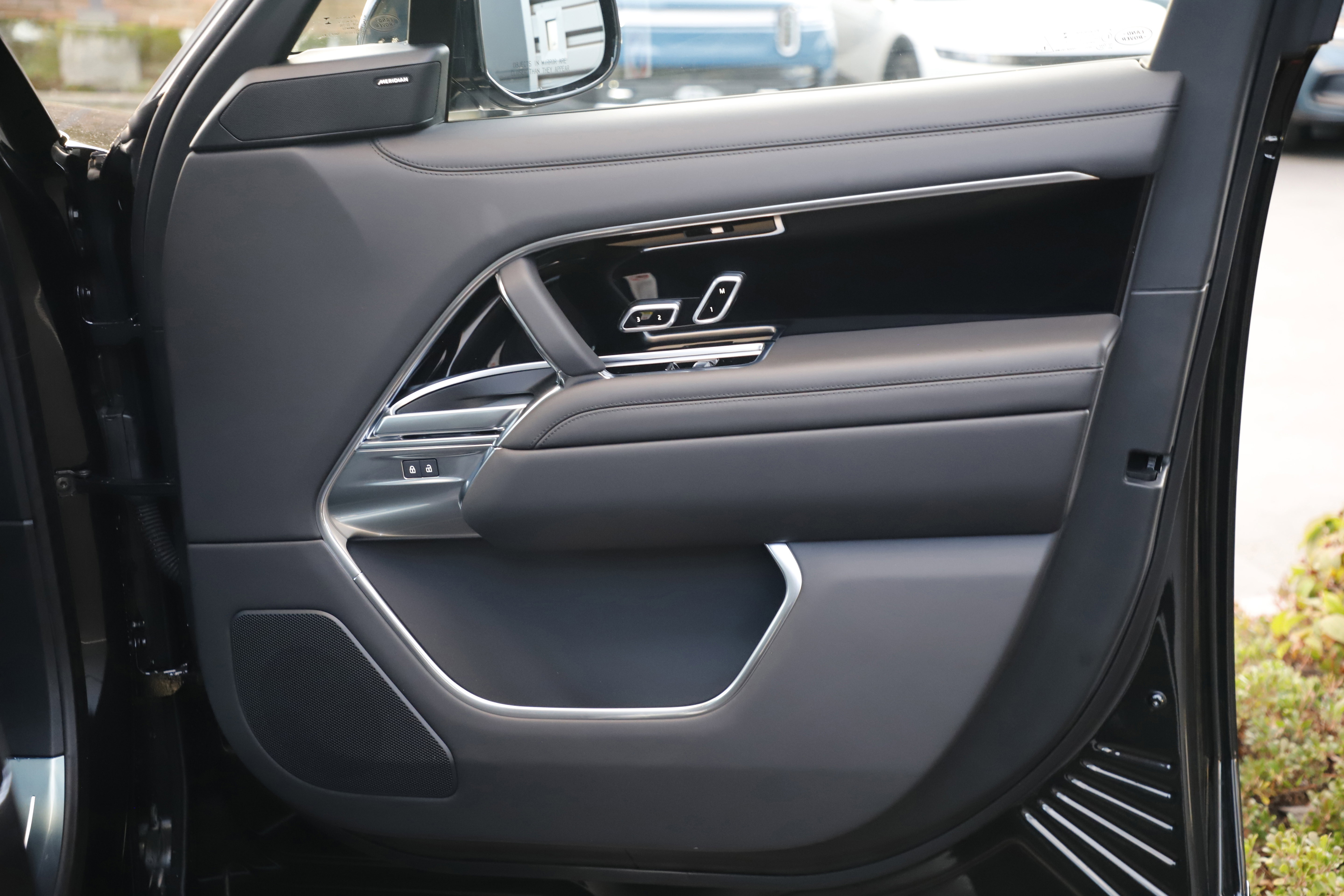 New 2026 Land Rover Range Rover Long Wheelbase SE image 11