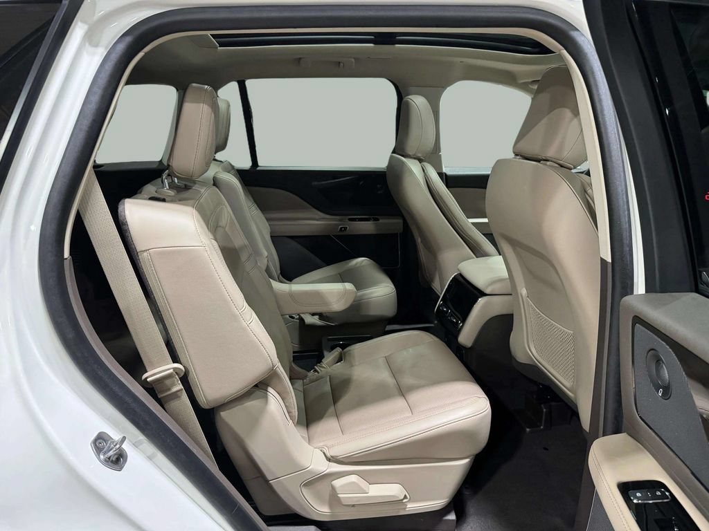 Certified 2023 Lincoln Aviator Reserve w/ Elements Package Plus AWD/4WD image 28
