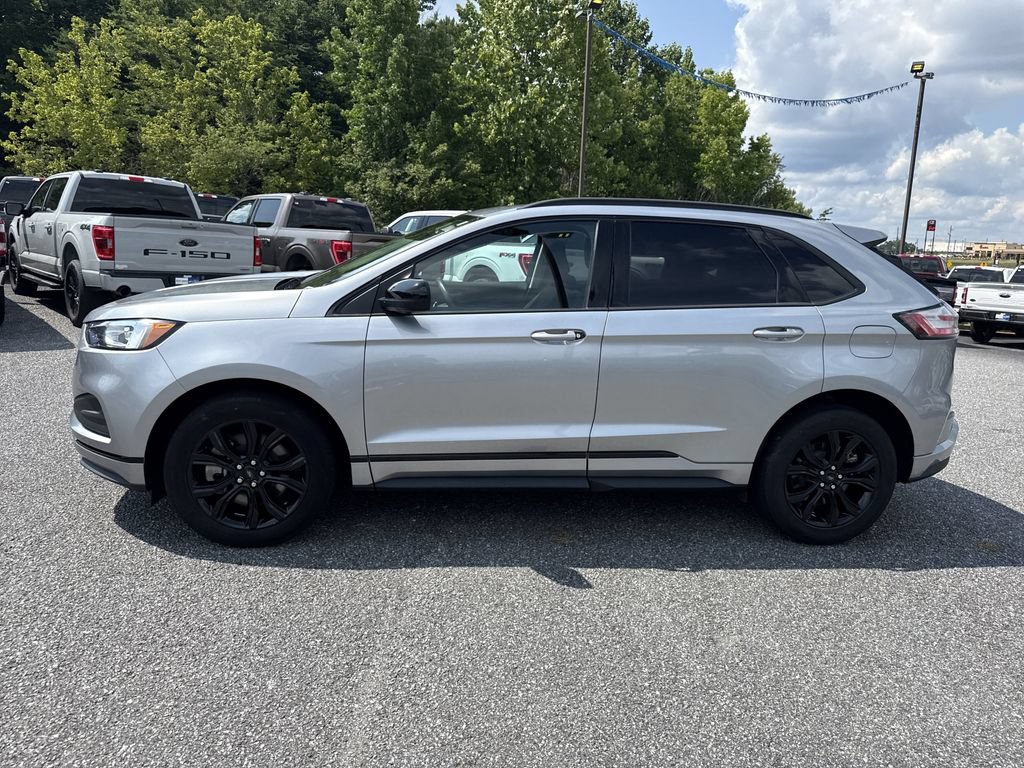 Used 2023 Ford Edge SE w/ Black Appearance Package AWD/4WD image 4