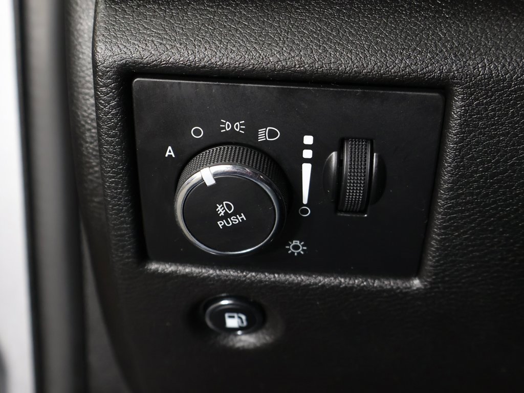 Used 2017 Jeep Grand Cherokee Altitude image 38