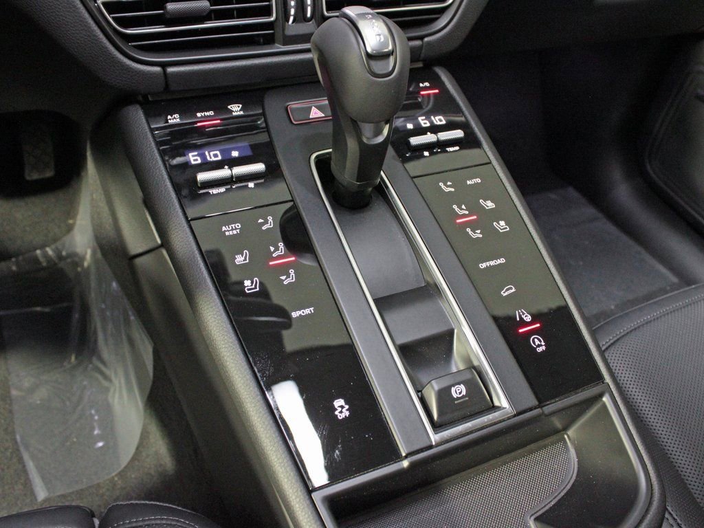 Certified 2025 Porsche Macan image 27