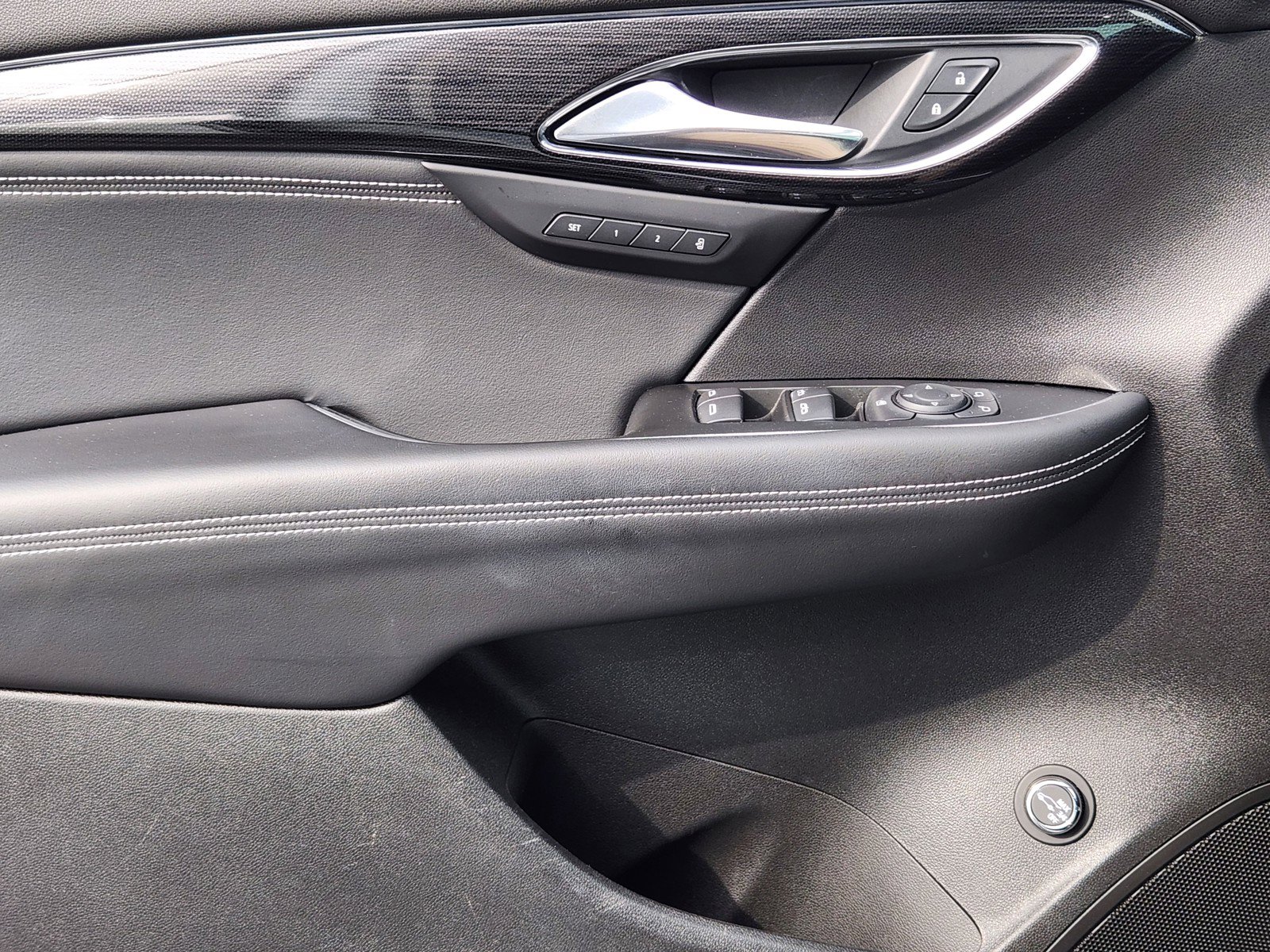 Used 2022 Buick Envision Essence w/ Technology Package I FWD image 21