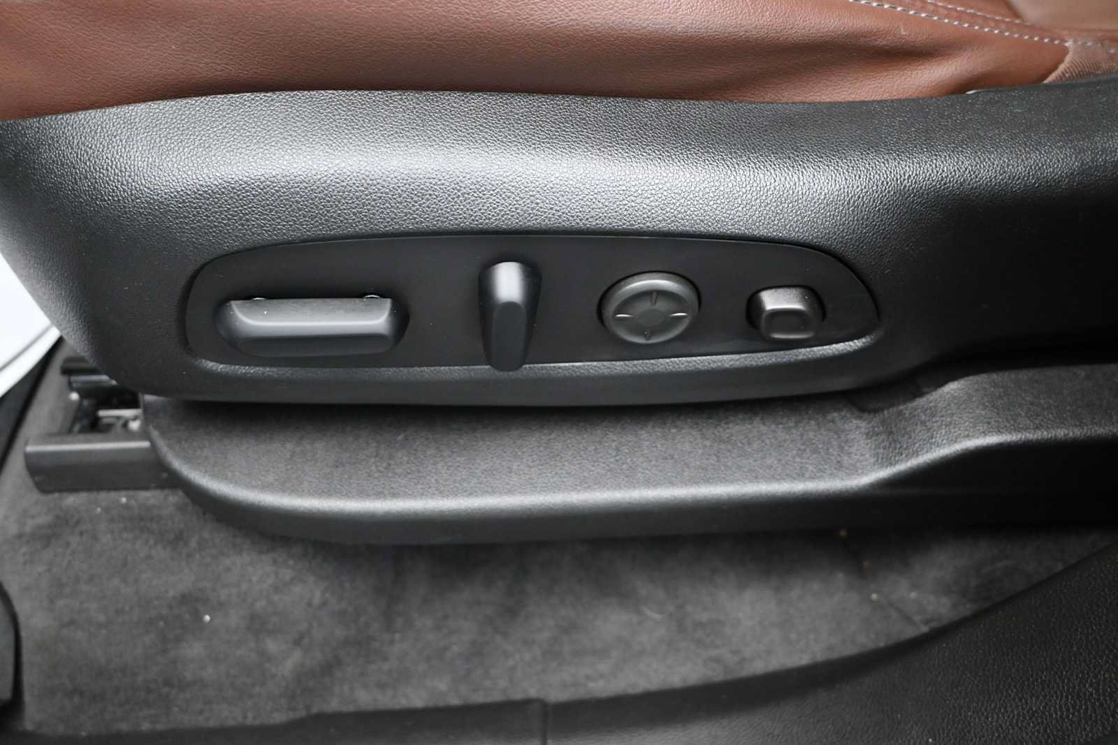 Used 2020 Buick Enclave Avenir w/ Avenir Technology Package AWD/4WD image 22