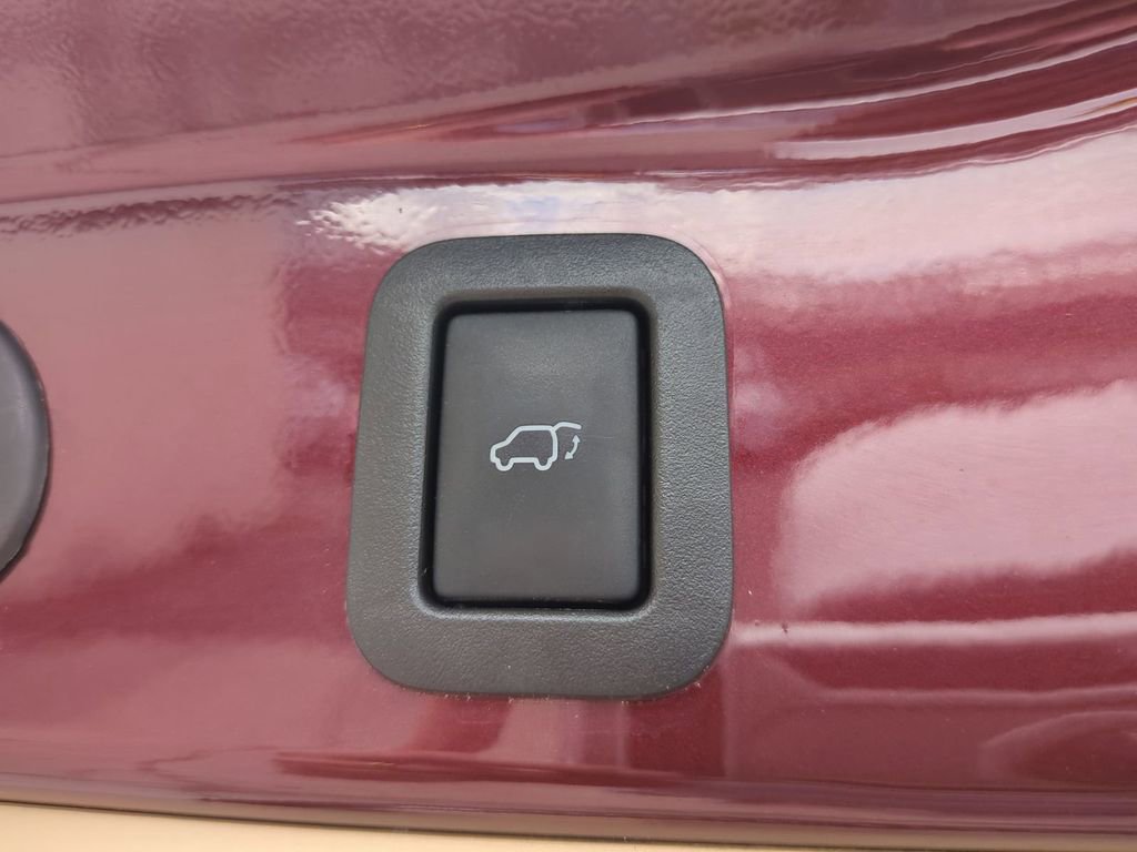 Used 2015 Toyota Highlander Limited w/ Driver Technology Package image 15