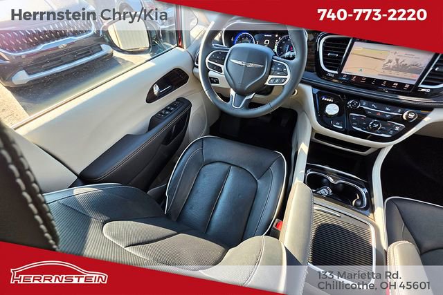 Used 2023 Chrysler Pacifica Limited FWD image 10