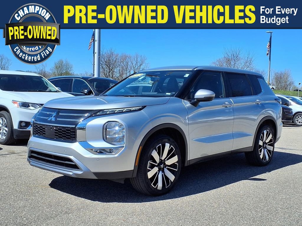 Used 2025 Mitsubishi Outlander SE