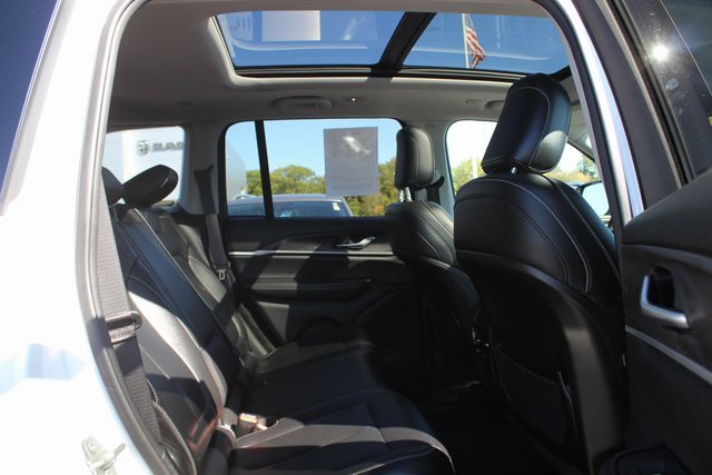 Used 2024 Jeep Grand Cherokee Limited image 28