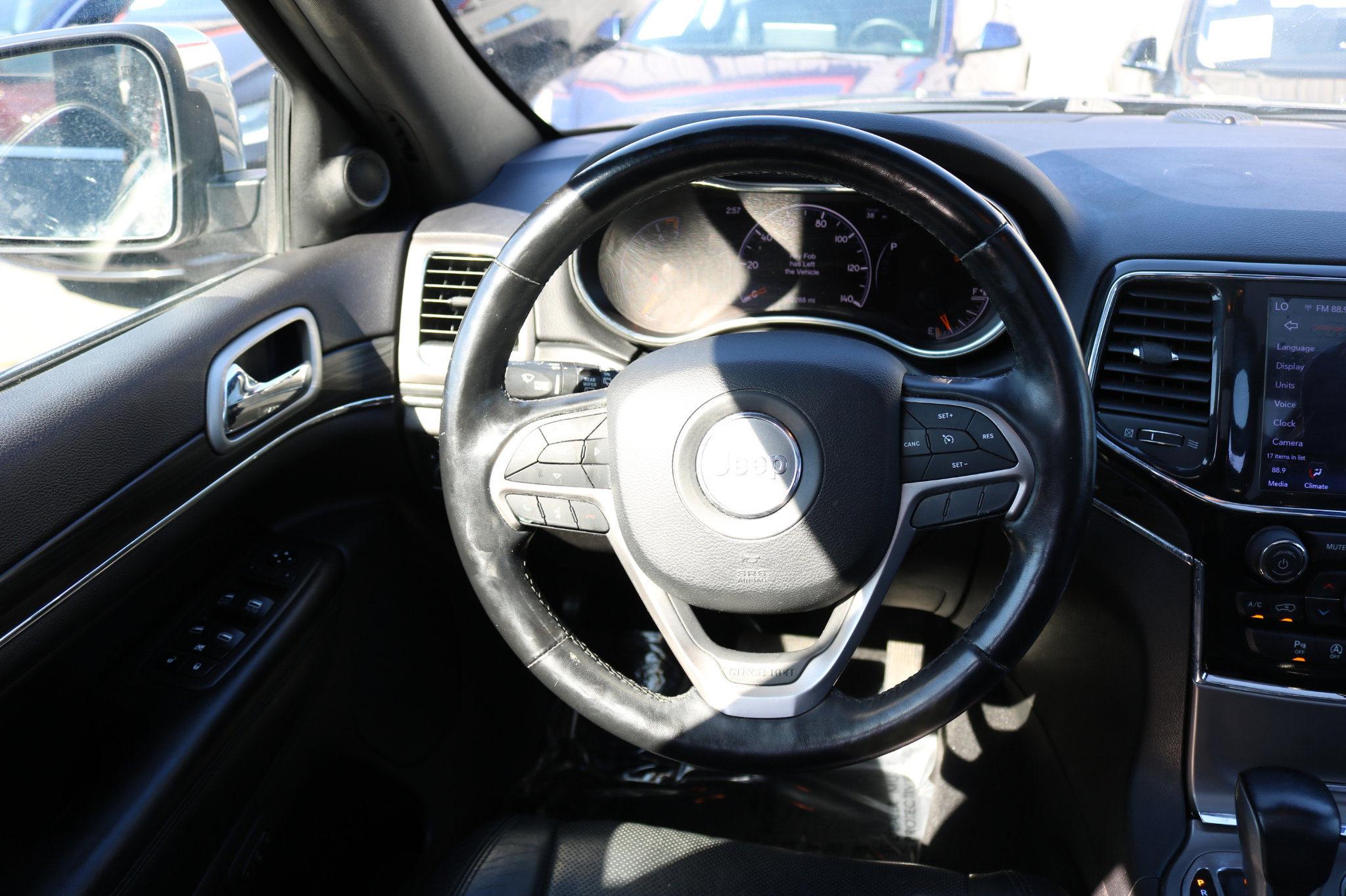 Used 2021 Jeep Grand Cherokee Limited w/ Luxury Group II image 34