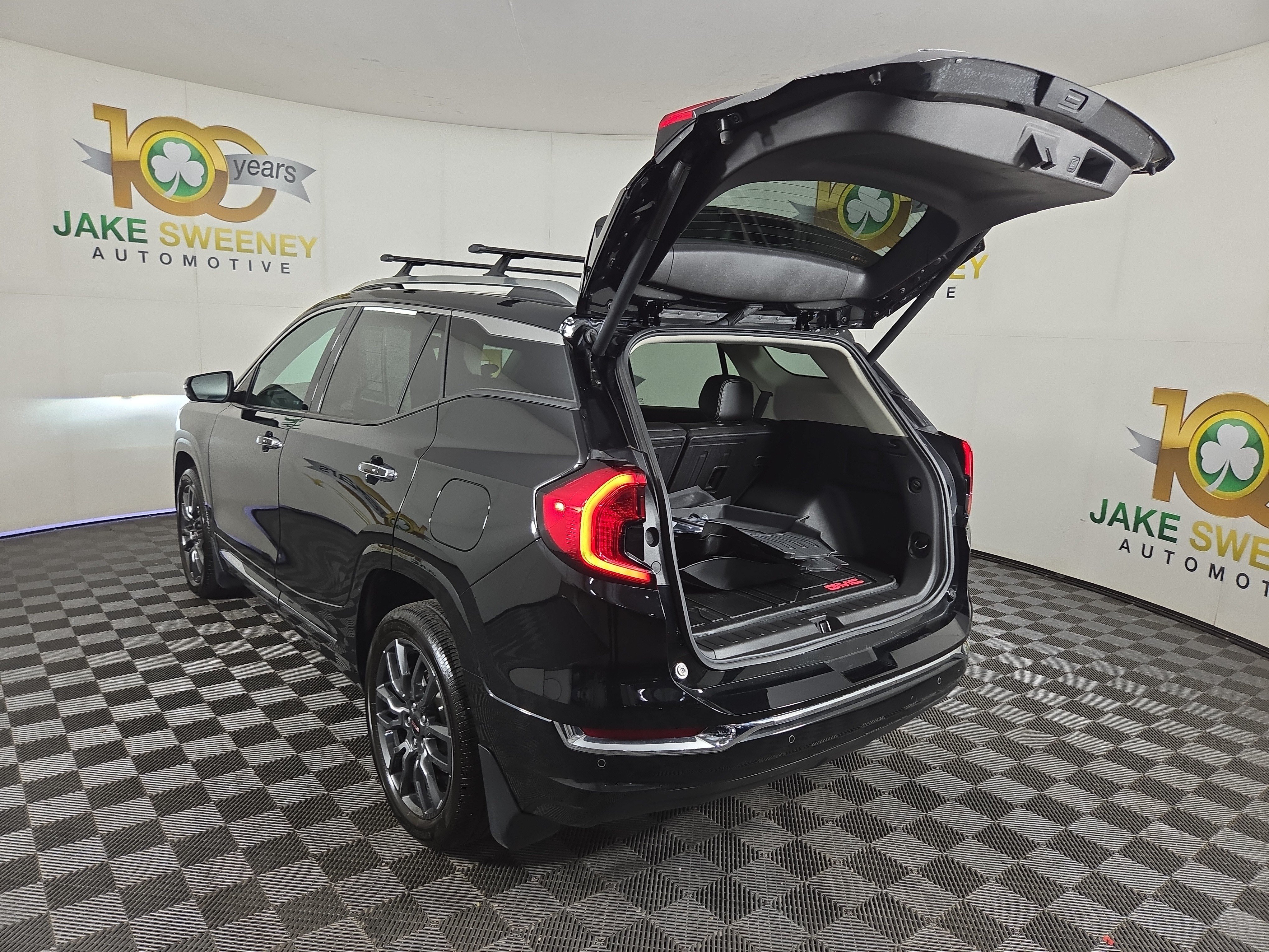 Certified 2024 GMC Terrain Denali w/ Black Diamond Edition AWD/4WD image 33