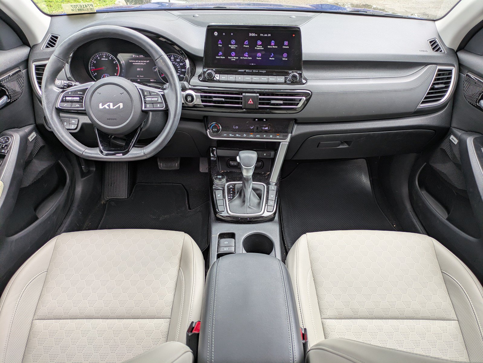 Certified 2023 Kia Seltos SX w/ SX Sunroof Package AWD/4WD image 11
