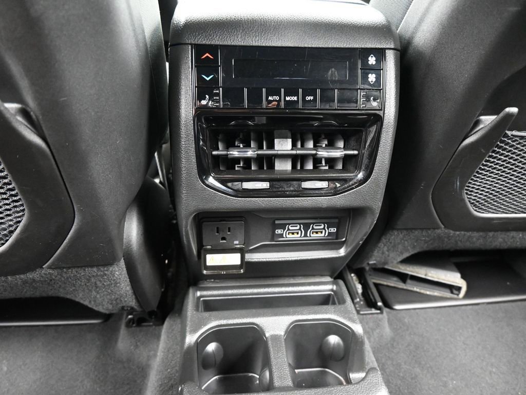 Used 2024 Jeep Grand Cherokee L Limited w/ Black Appearance Package image 36