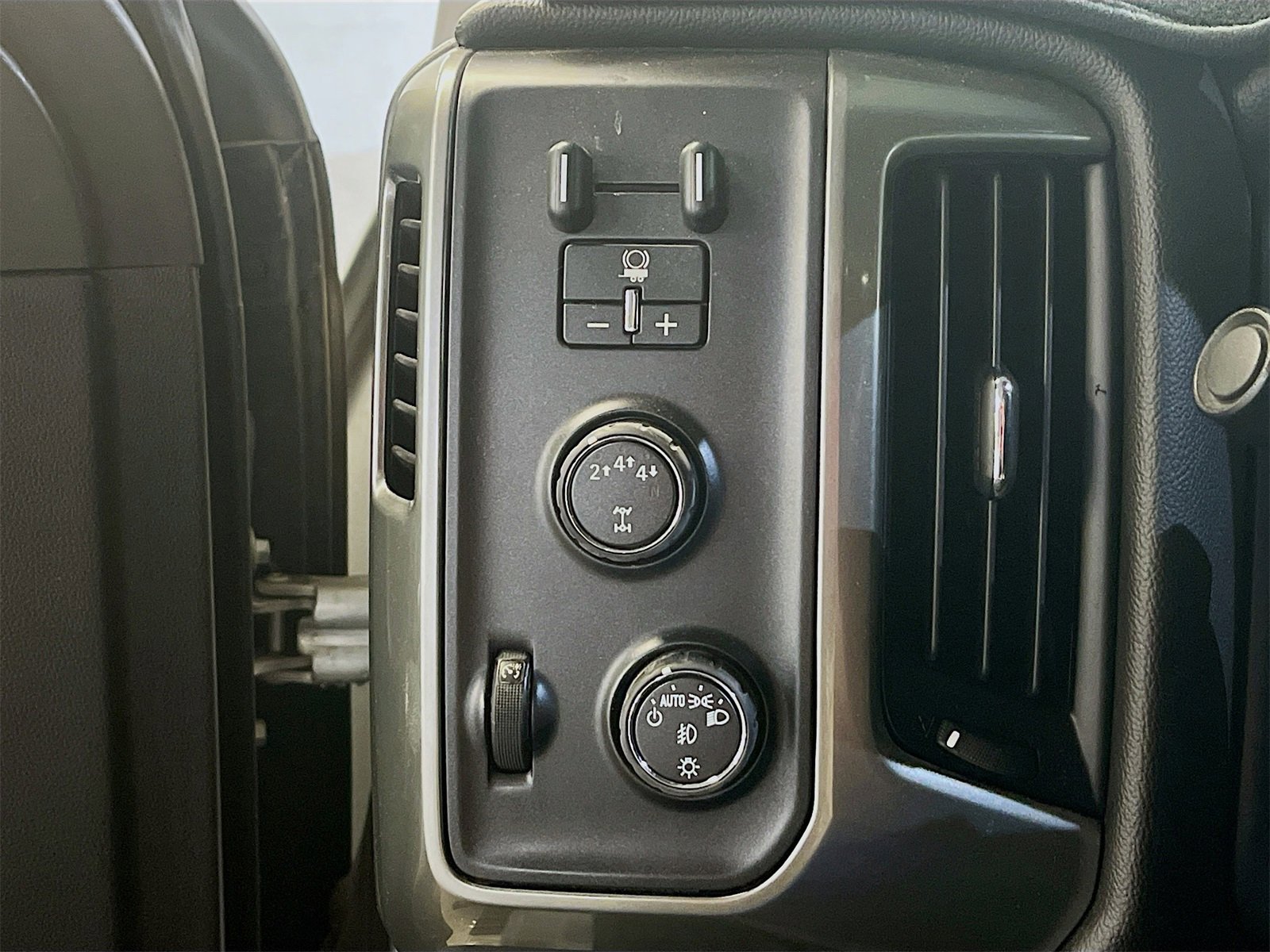 Used 2018 Chevrolet Silverado 2500 LT w/ All Star Edition image 10