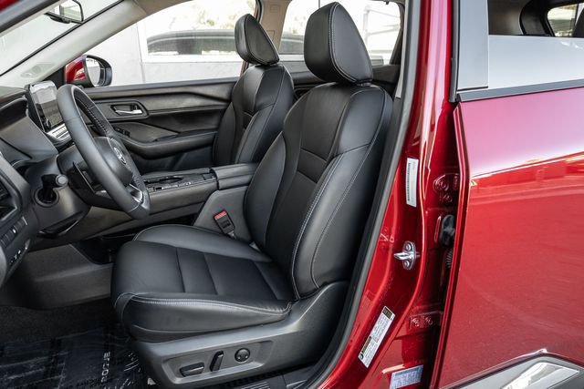 Used 2023 Nissan Rogue SL w/ SL Premium Package image 11