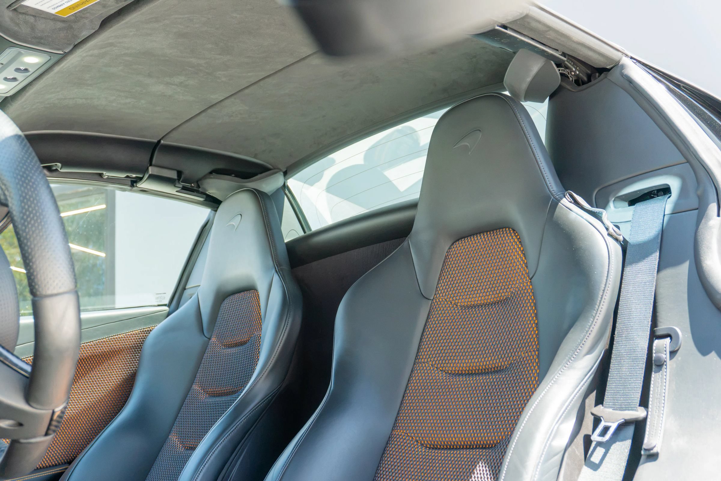 Used 2014 McLaren MP4-12C Spider RWD image 16