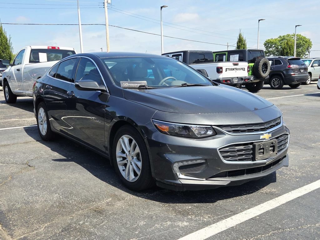 Used 2017 Chevrolet Malibu LT FWD image 4