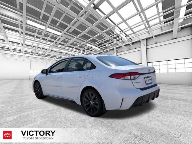 Used 2024 Toyota Corolla SE w/ SE Convenience Package image 5