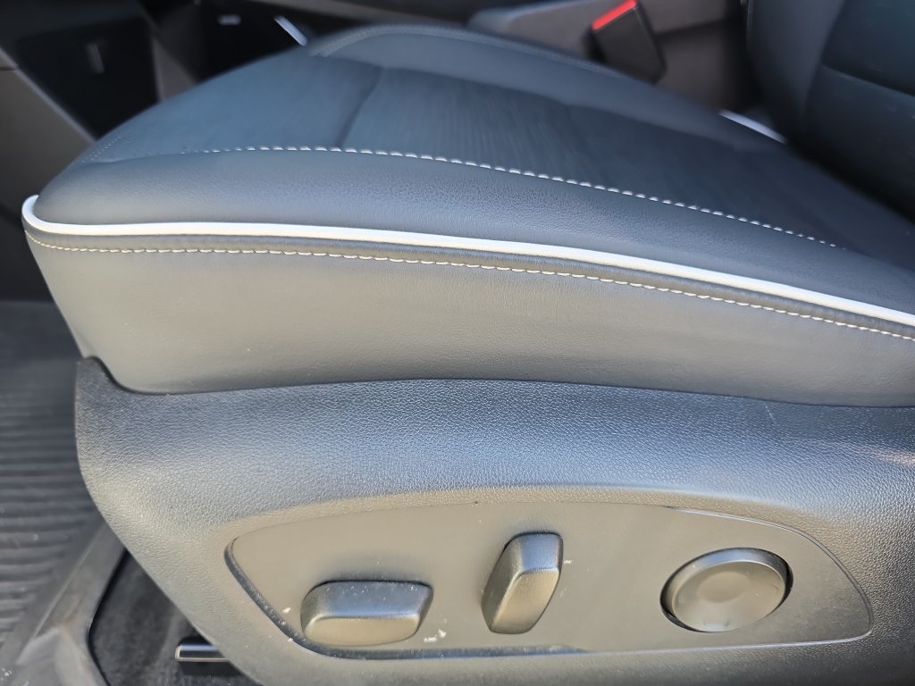 Certified 2025 Buick Enclave Sport Touring w/ Power Package AWD/4WD image 32