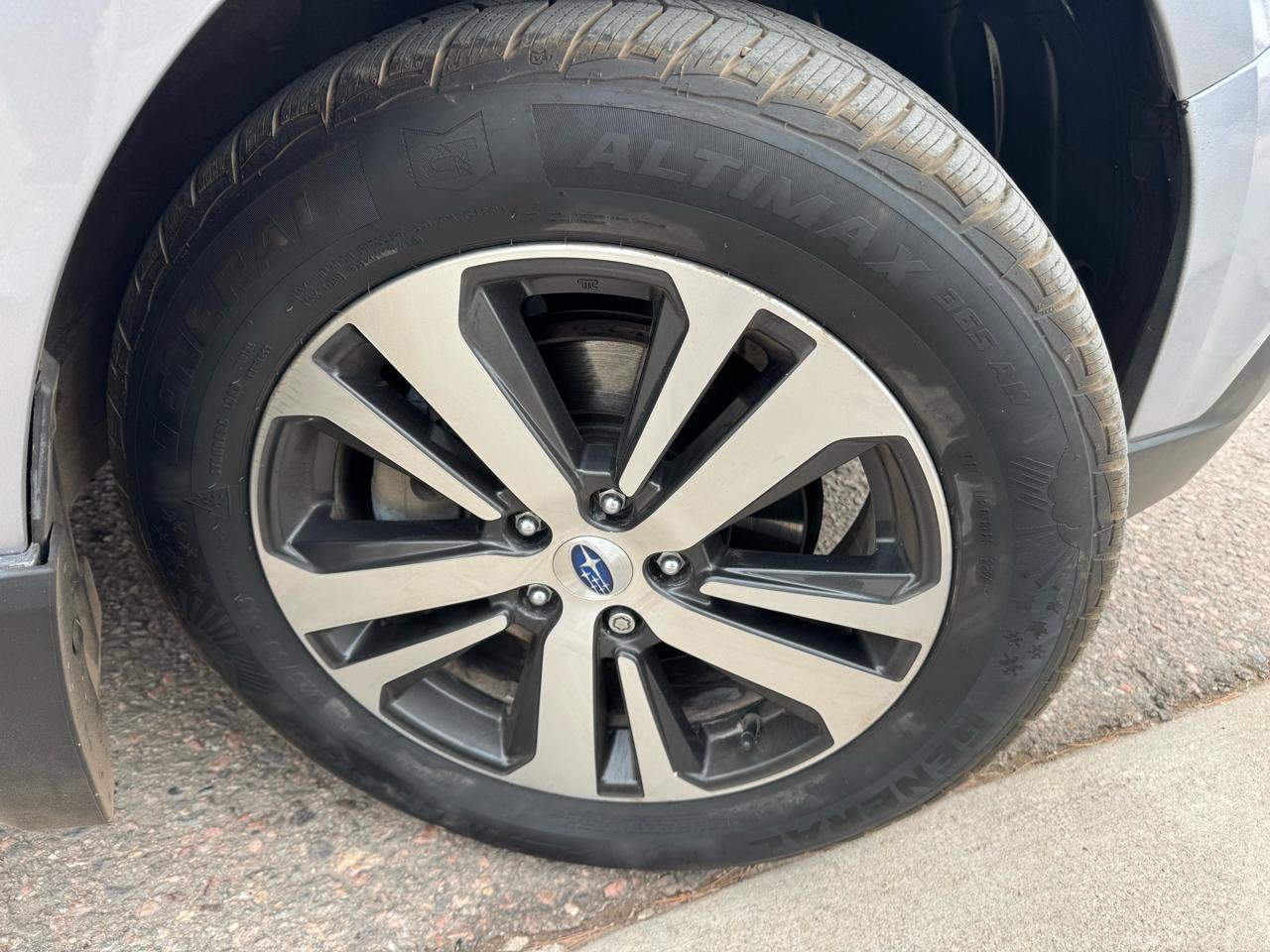Used 2018 Subaru Outback 2.5i Limited AWD/4WD image 16