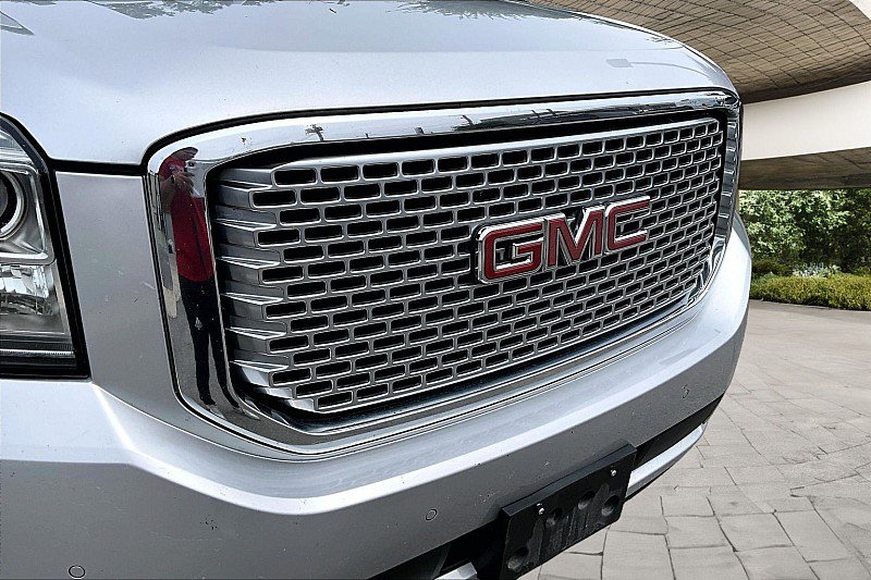 Used 2017 GMC Yukon XL Denali w/ Open Road Package RWD image 24