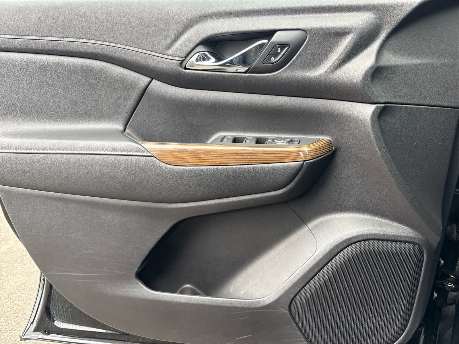 Used 2021 GMC Acadia SLE image 31