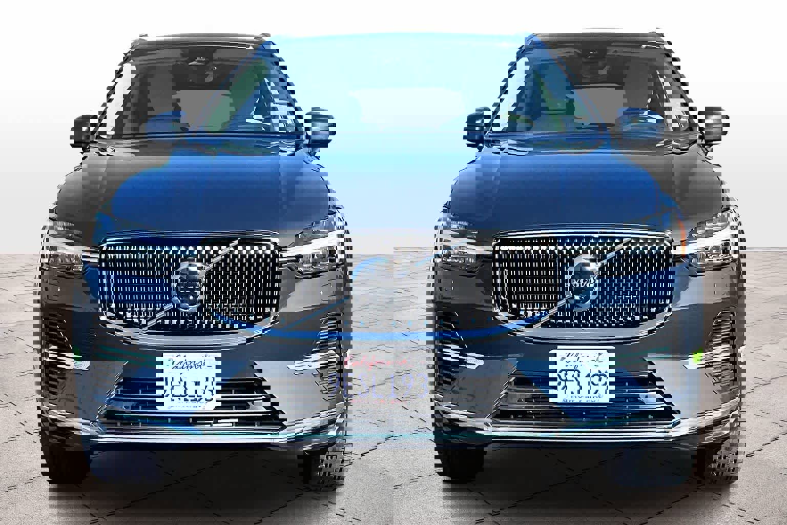 Used 2023 Volvo XC60 T8 Plus w/ Protection Package Premier image 3