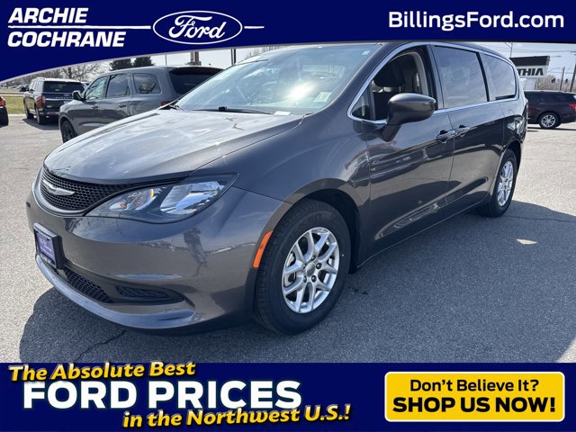 Used 2023 Chrysler Voyager LX image 1