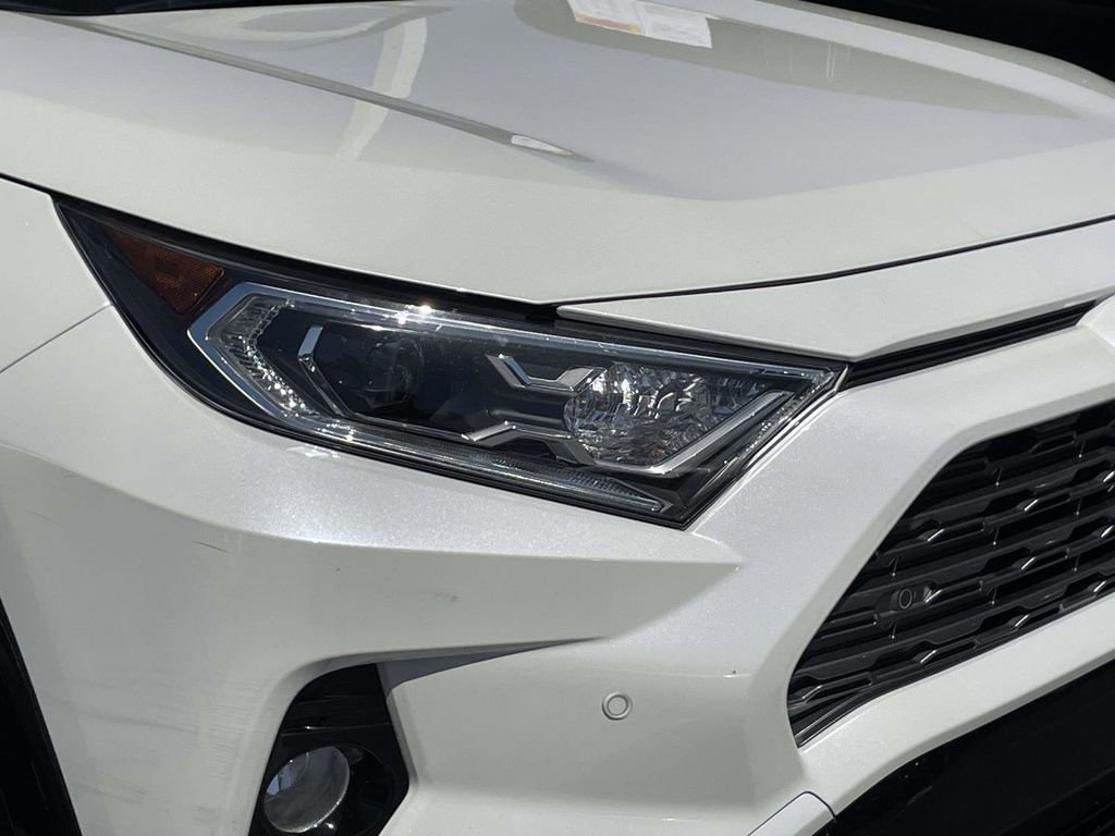 Used 2019 Toyota RAV4 XSE AWD/4WD image 2
