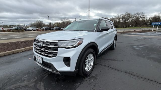 Used 2025 Ford Explorer Active image 1