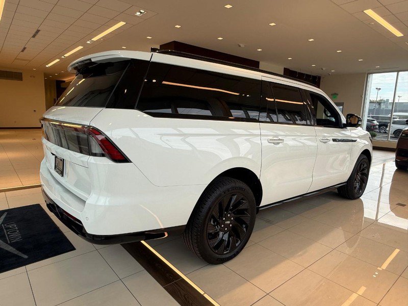 New 2025 Lincoln Navigator L Reserve w/ Jet Appearance Package AWD/4WD image 3