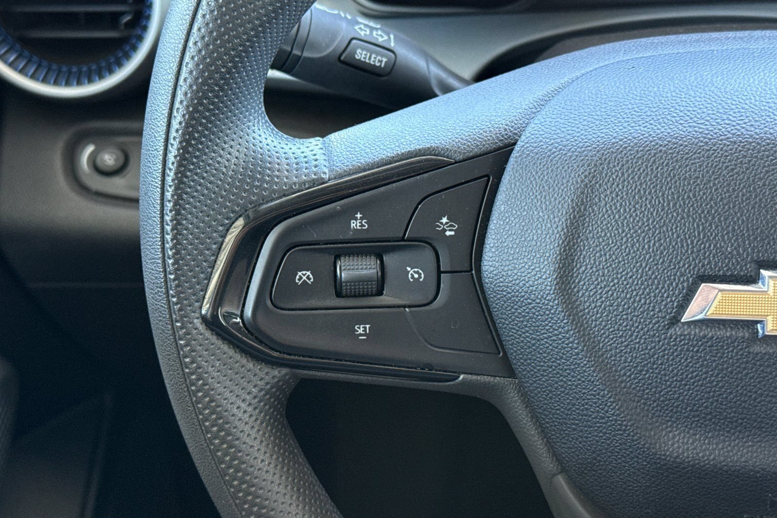 Used 2025 Chevrolet Trax LS FWD image 32