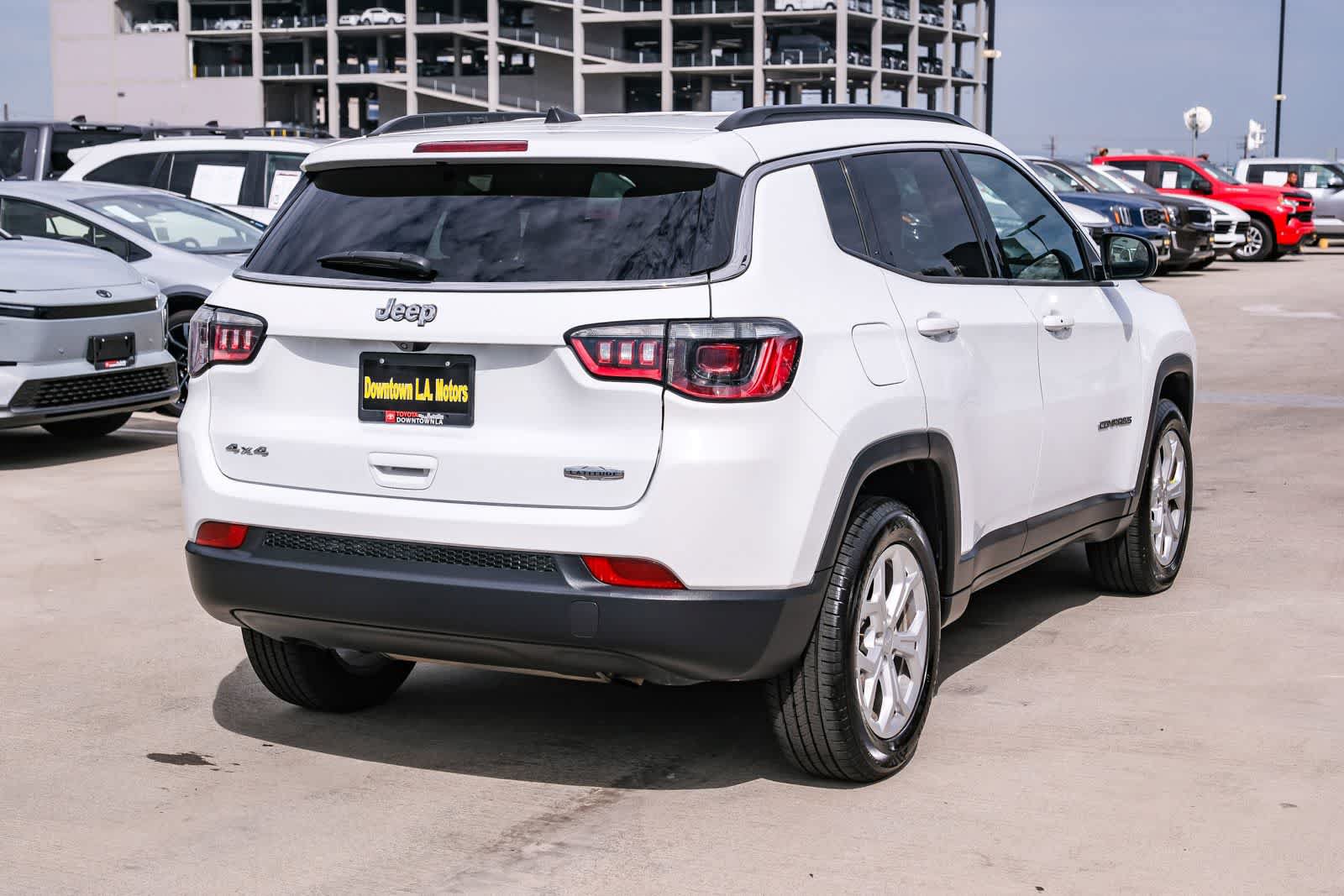 Used 2024 Jeep Compass Latitude AWD/4WD image 4