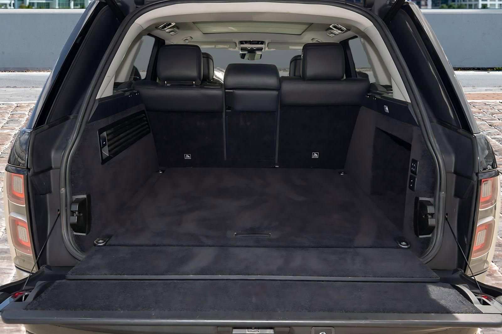 Used 2022 Land Rover Range Rover Westminster Edition image 13