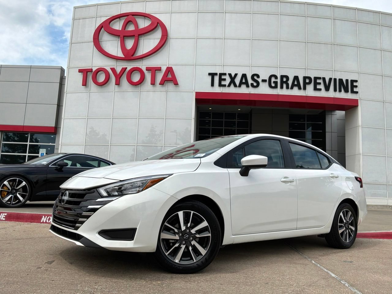 Used 2025 Nissan Versa SV FWD image 2