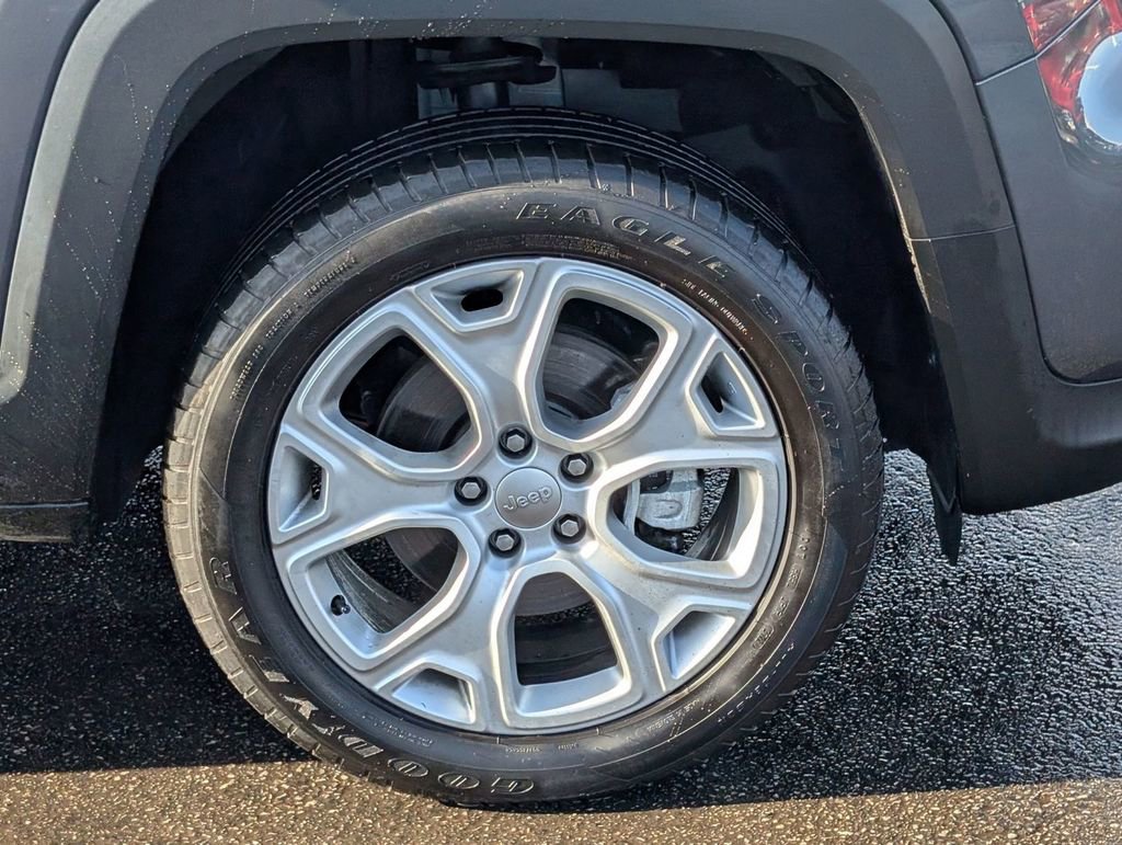 Used 2023 Jeep Renegade Limited image 16