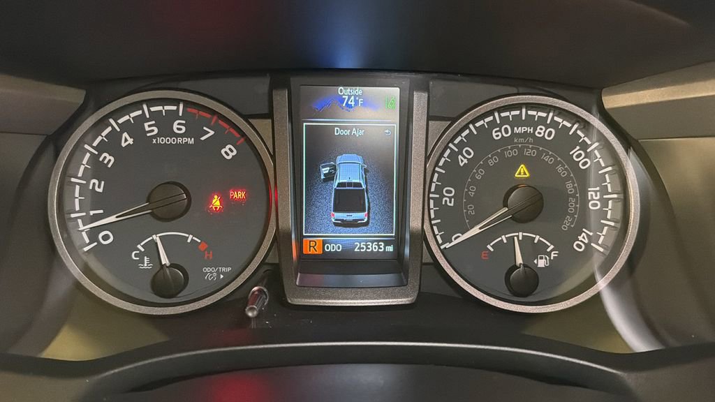 Used 2023 Toyota Tacoma TRD Off-Road image 31