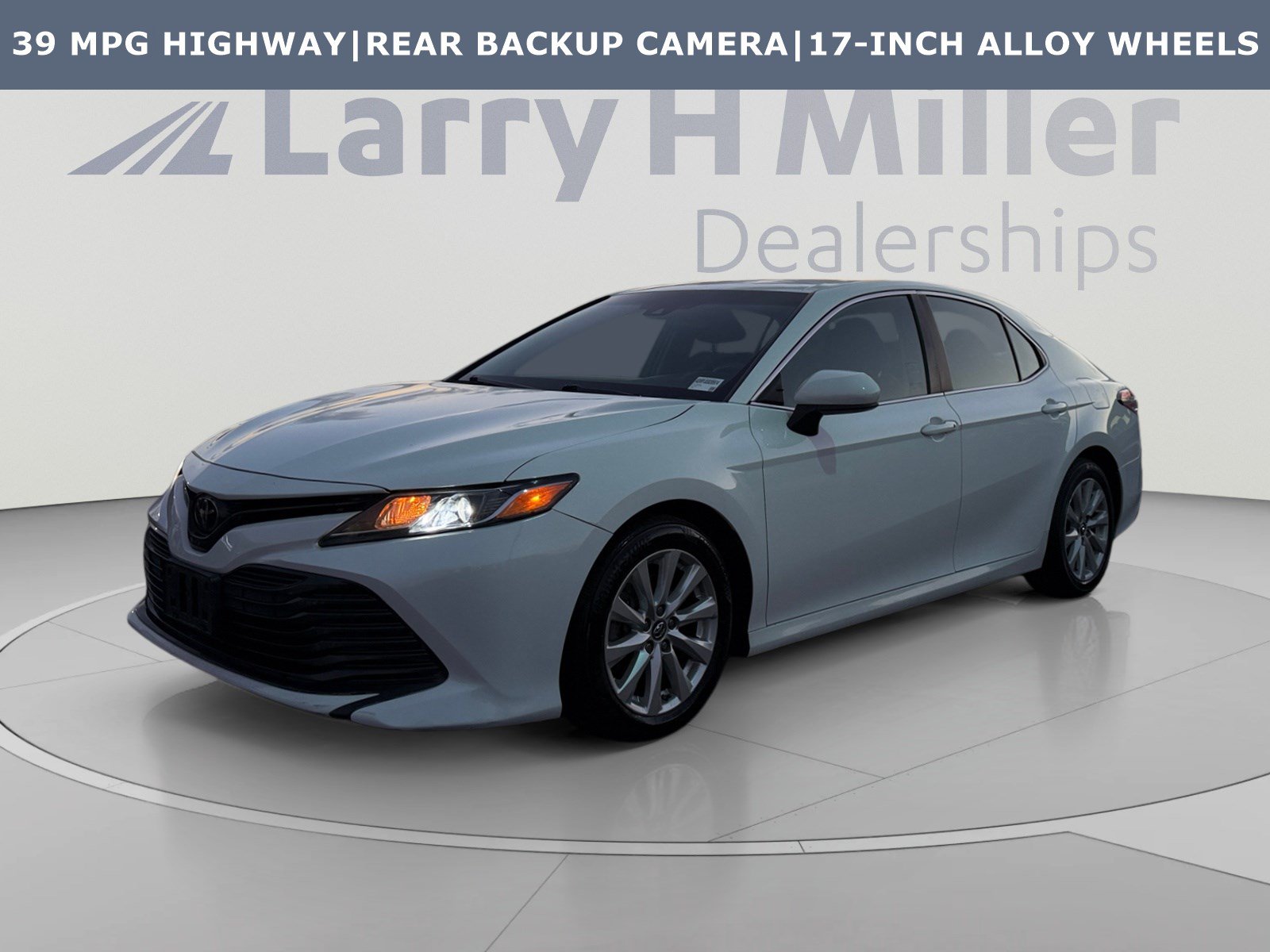 Used 2018 Toyota Camry LE FWD image 1