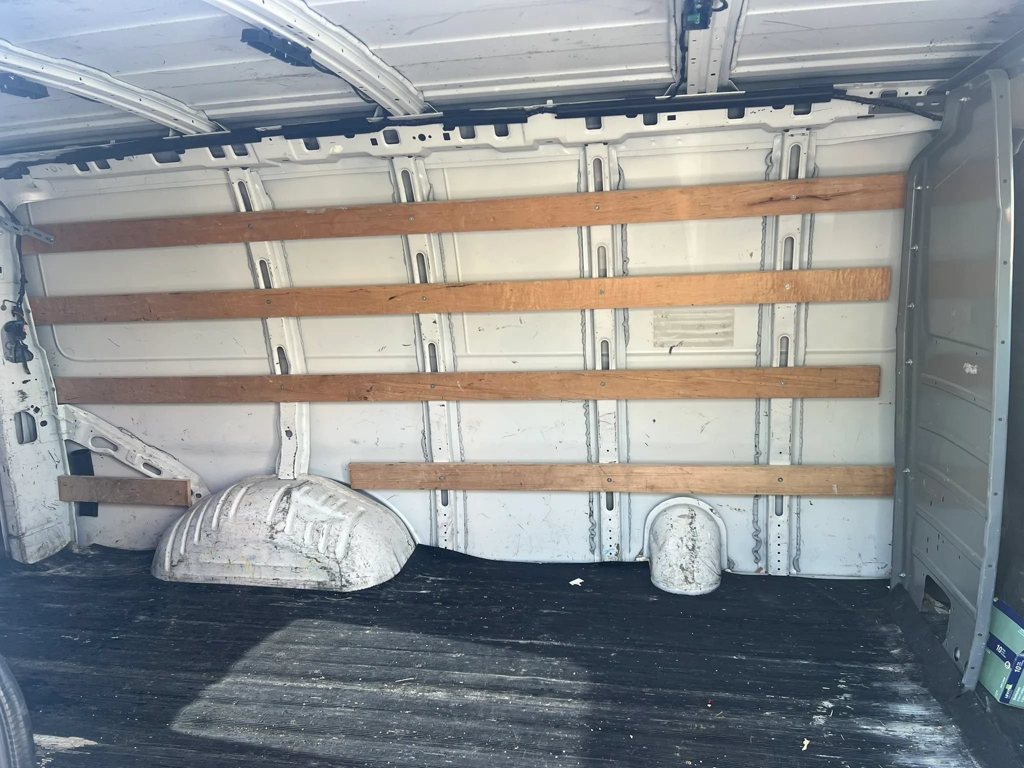 Used 2015 GMC Savana 2500 RWD image 14