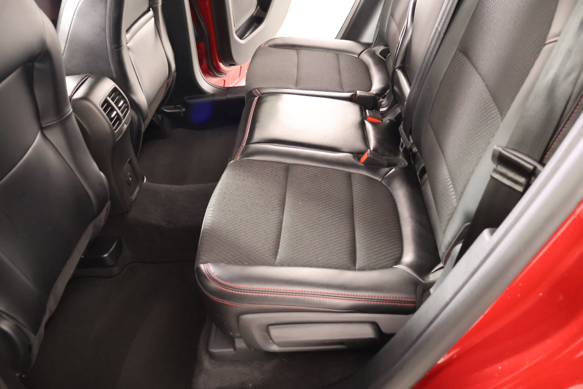 Used 2025 Ford Escape ST-Line AWD/4WD image 11