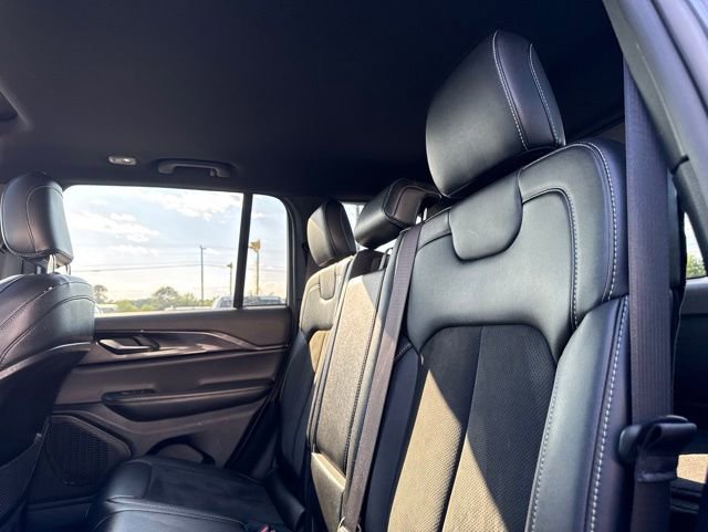 Used 2023 Jeep Grand Cherokee Altitude AWD/4WD image 19