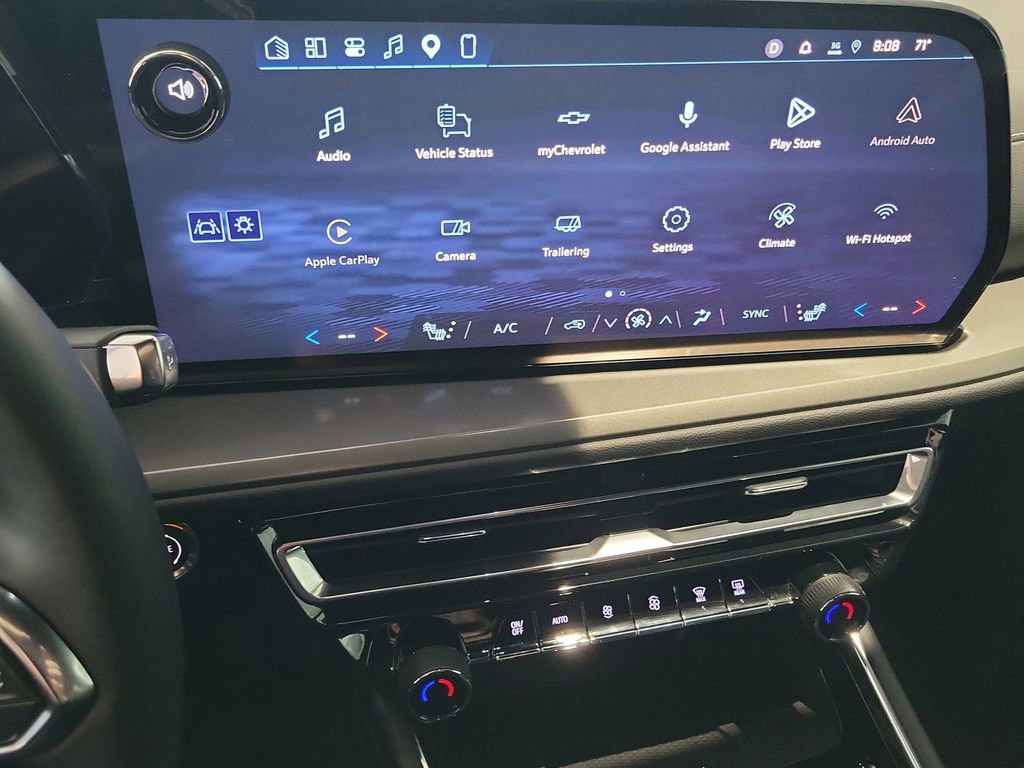 Used 2026 Chevrolet Traverse LT image 8