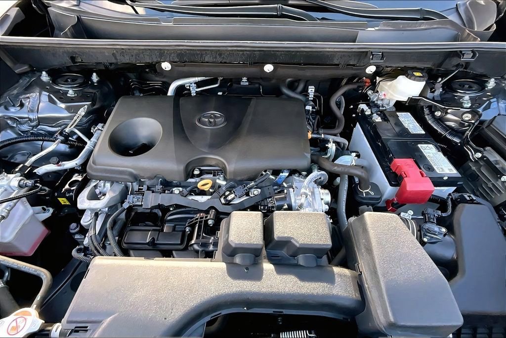Used 2025 Toyota RAV4 XLE AWD/4WD image 10