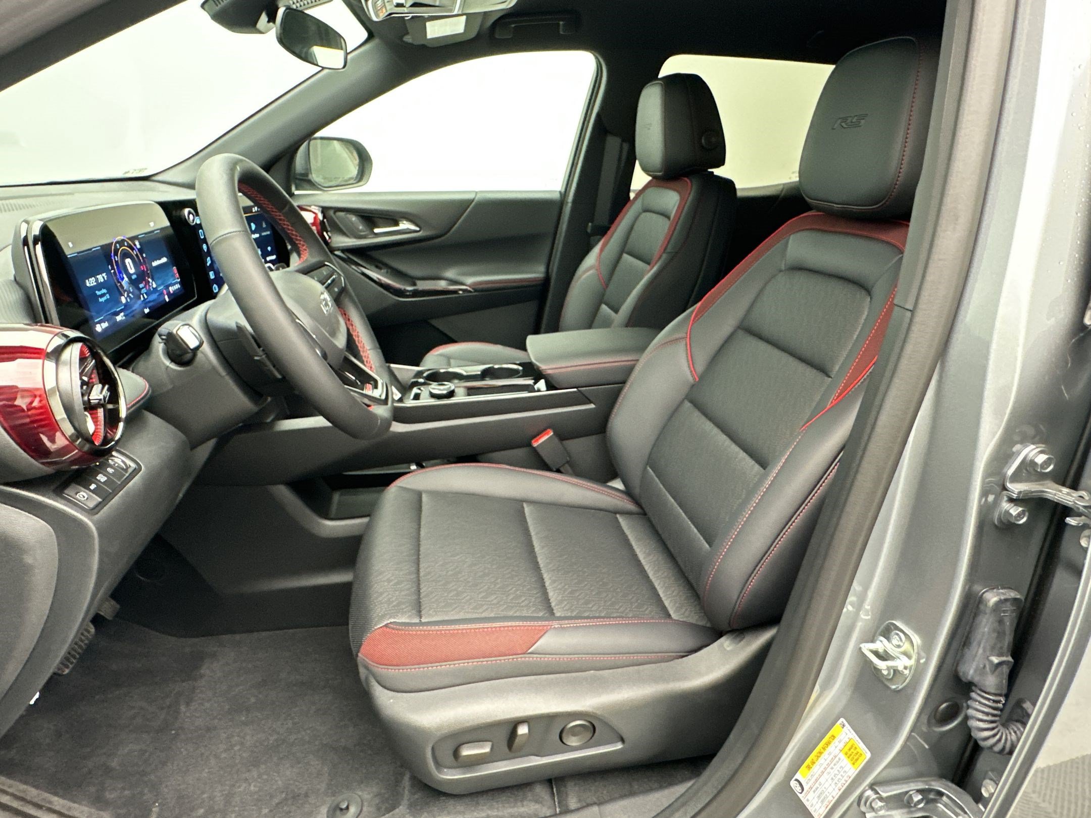 New 2027 Chevrolet Equinox RS w/ LPO, Floor Liner Package AWD/4WD image 5