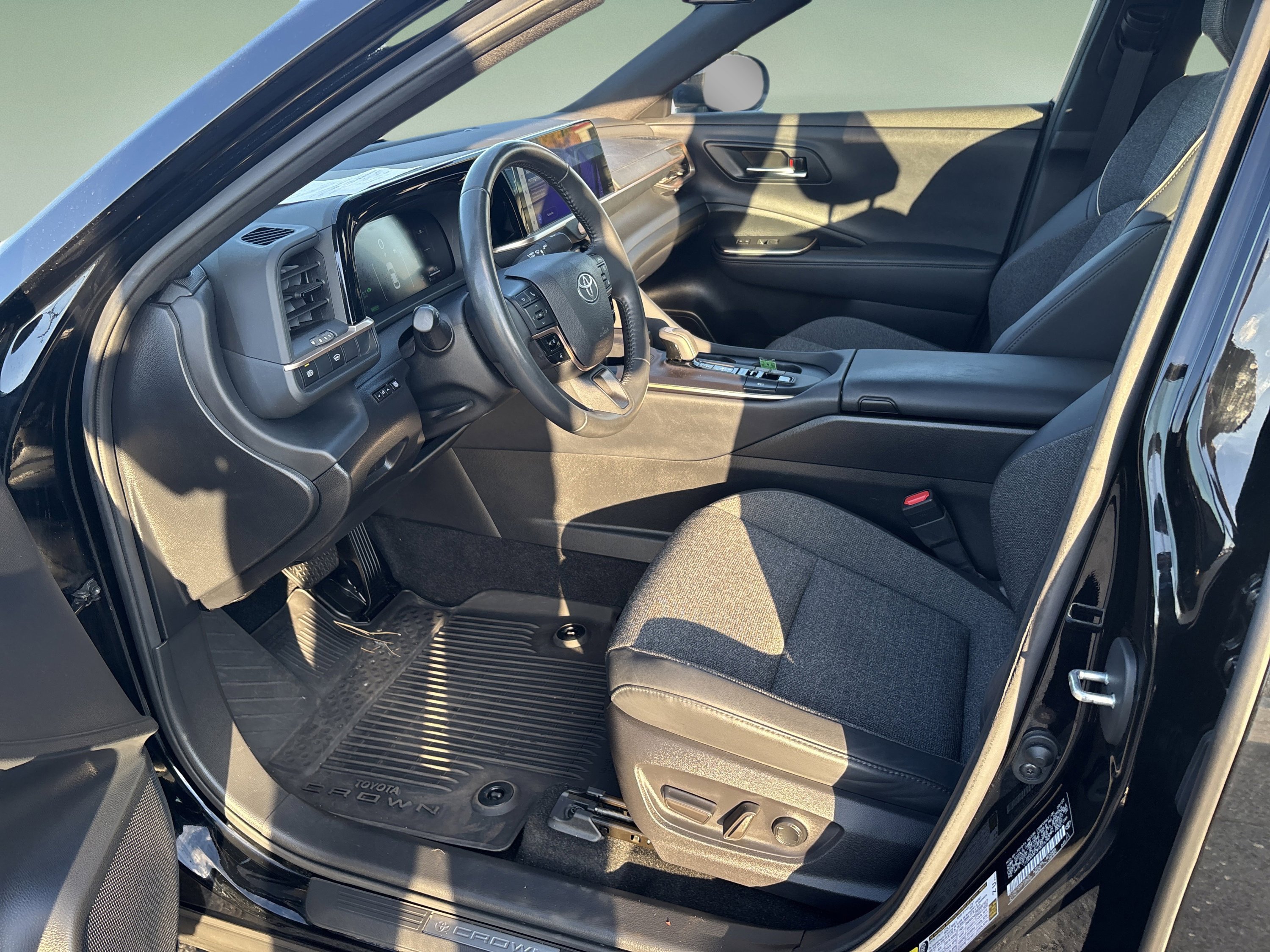 Used 2023 Toyota Crown XLE image 18