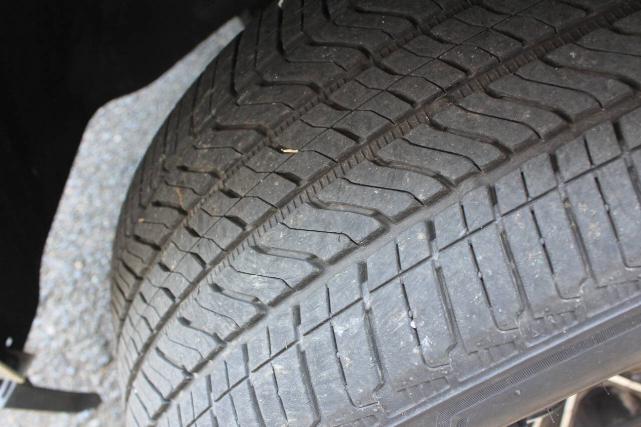 Used 2017 Chevrolet Suburban LT image 4