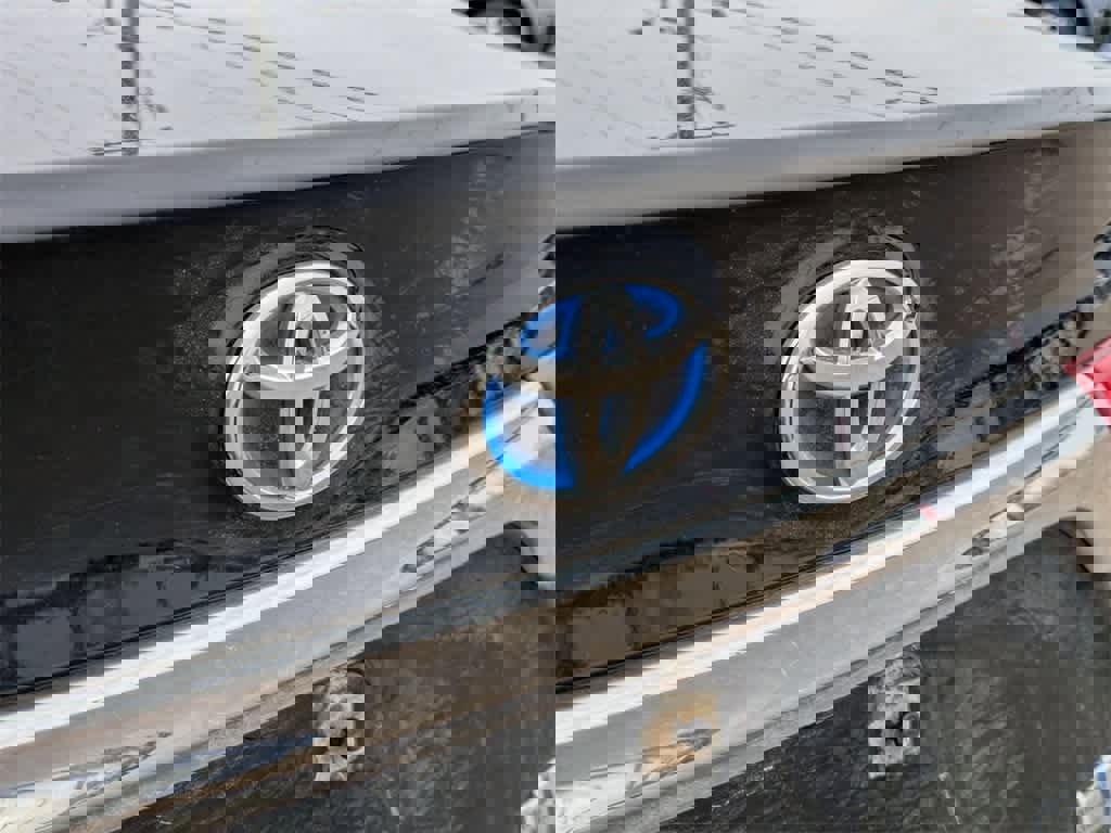 Used 2013 Toyota Avalon XLE Premium image 2