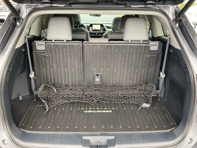 Certified 2023 Toyota Highlander XLE image 7
