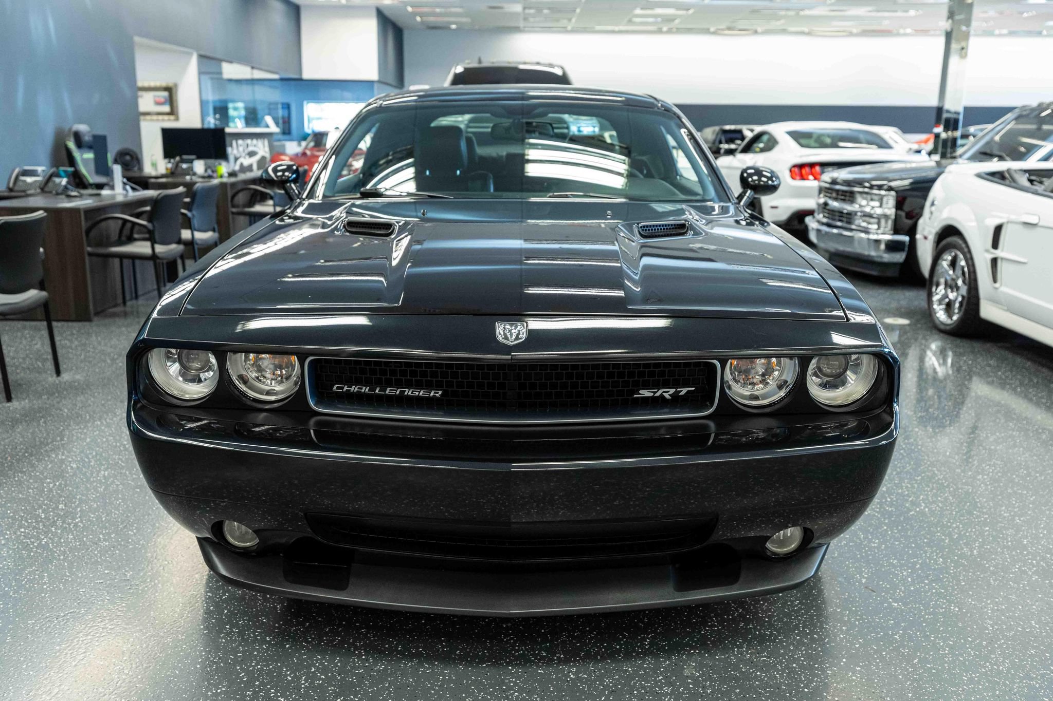 Used 2010 Dodge Challenger SRT8 RWD image 2