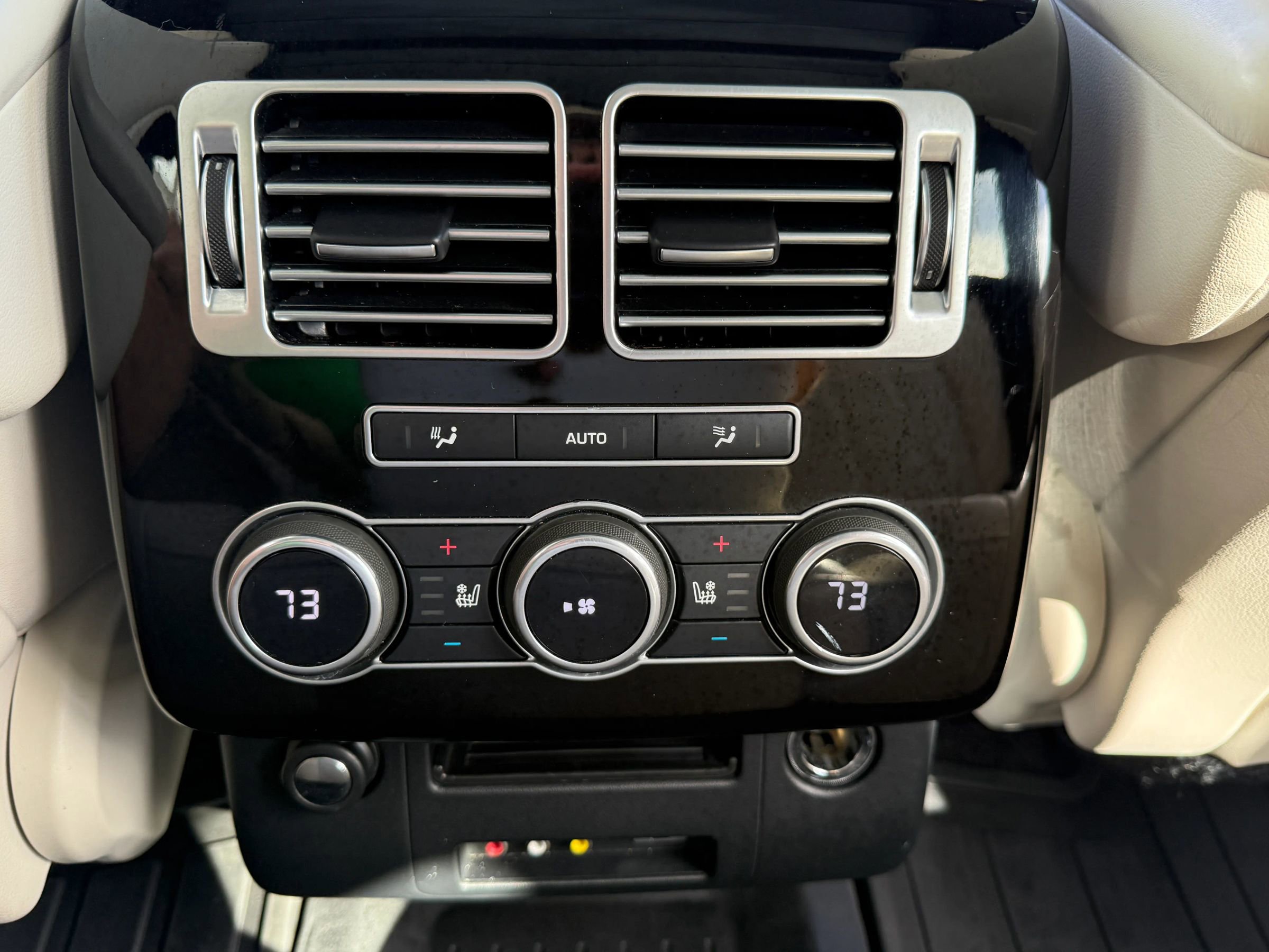 Used 2016 Land Rover Range Rover HSE image 33