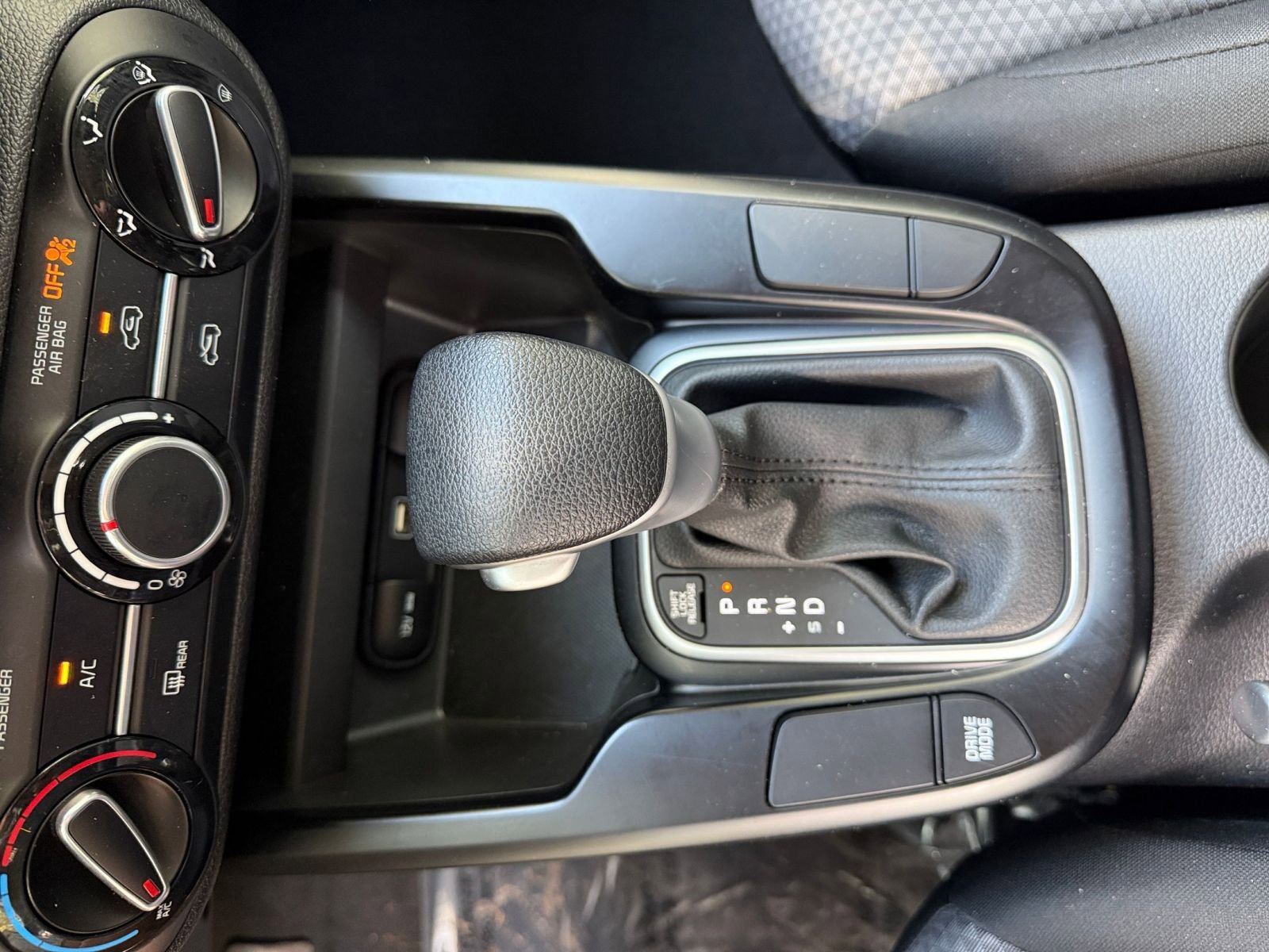 Used 2025 Kia Soul LX w/ LX Technology Package FWD image 38
