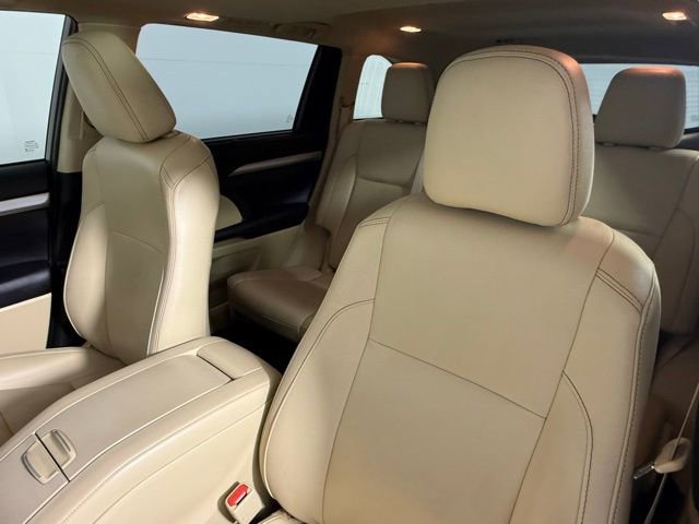 Used 2019 Toyota Highlander XLE FWD image 30